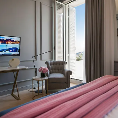Excelsior Hotel